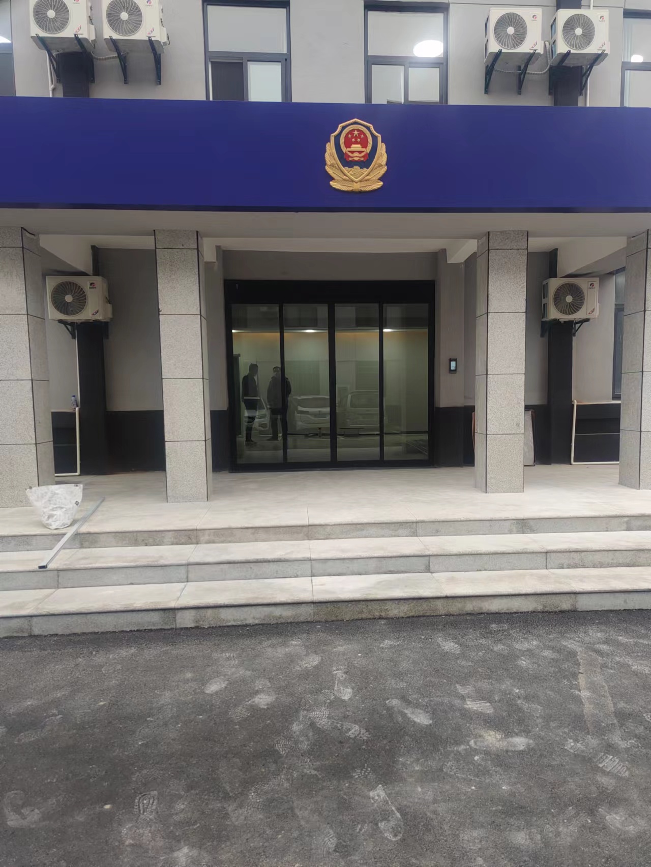 謂南華州區(qū)公安局，自動門智慧空間